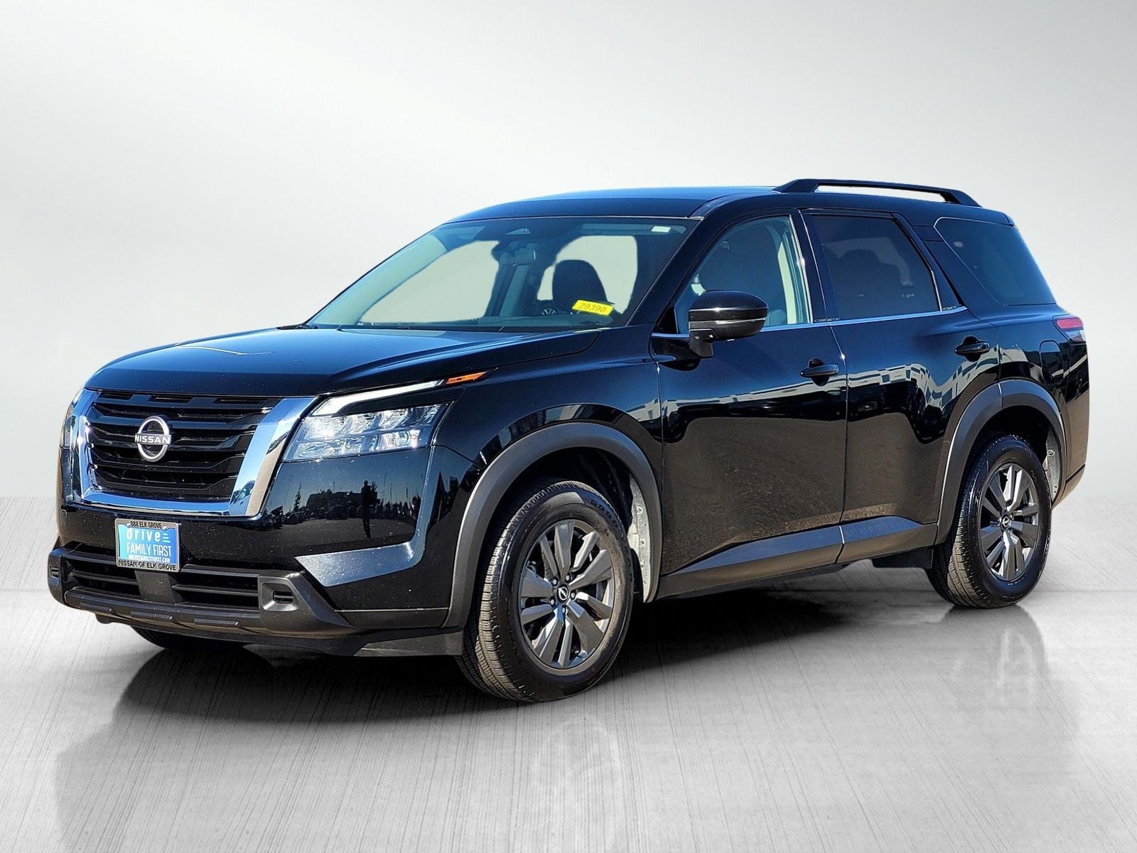 2023 Nissan Pathfinder SV