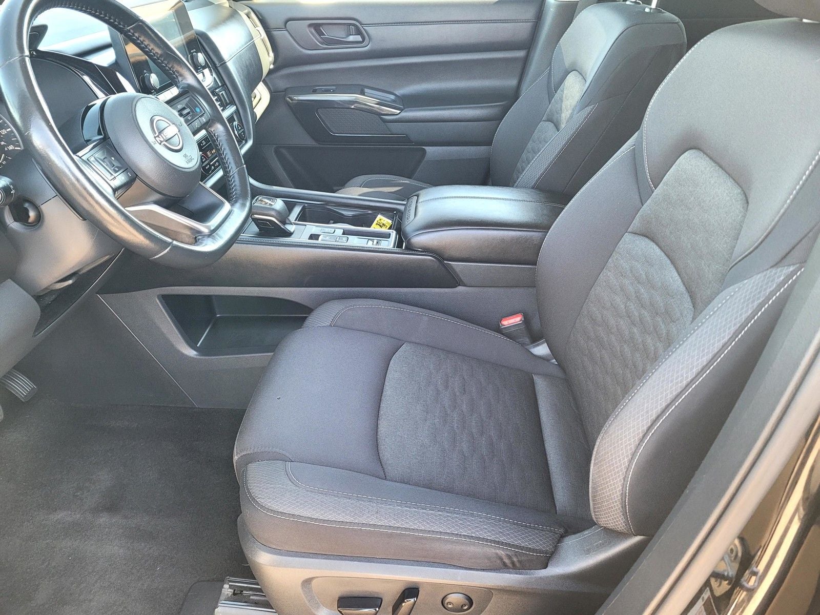 2023 Nissan Pathfinder SV