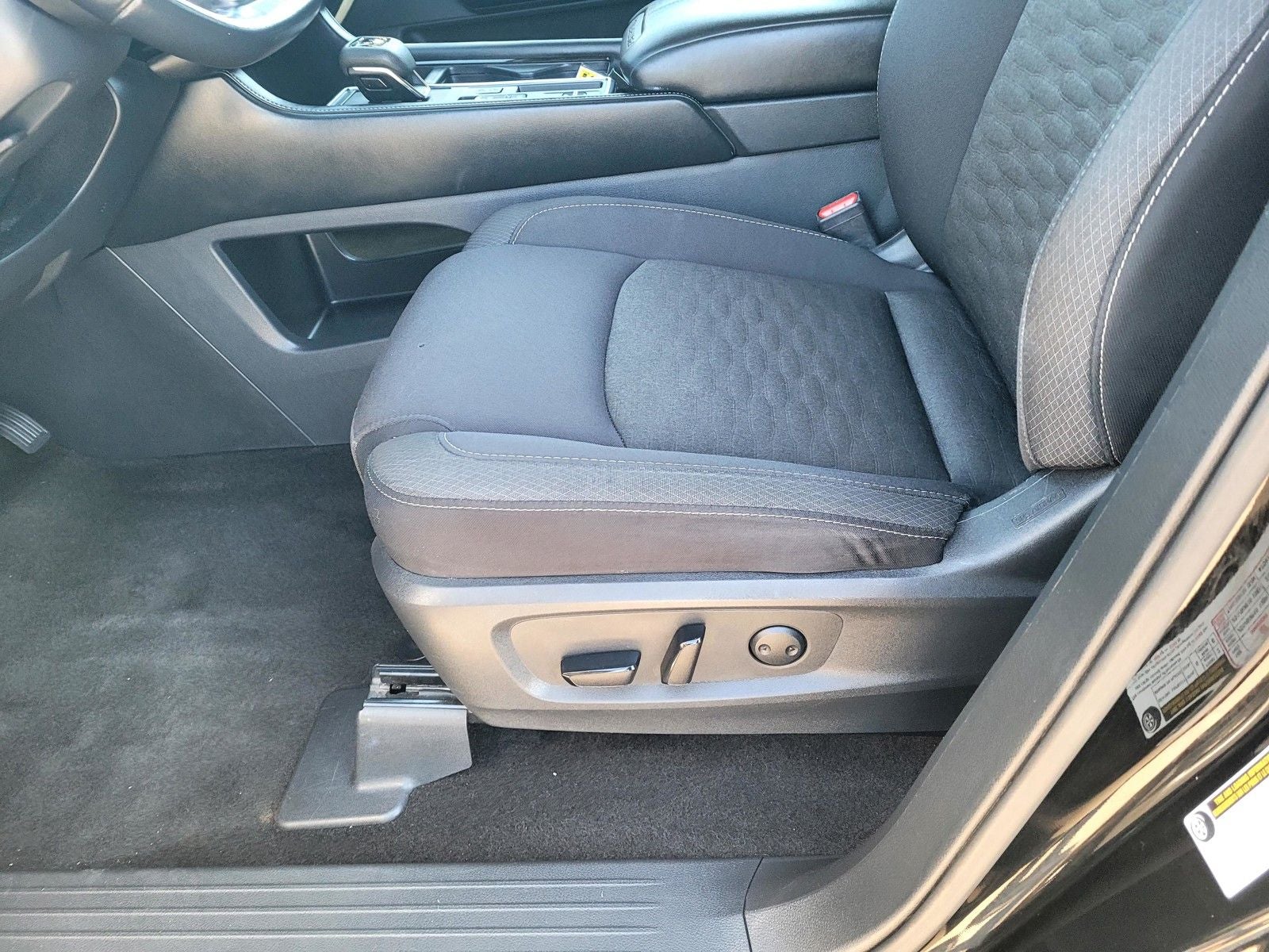 2023 Nissan Pathfinder SV