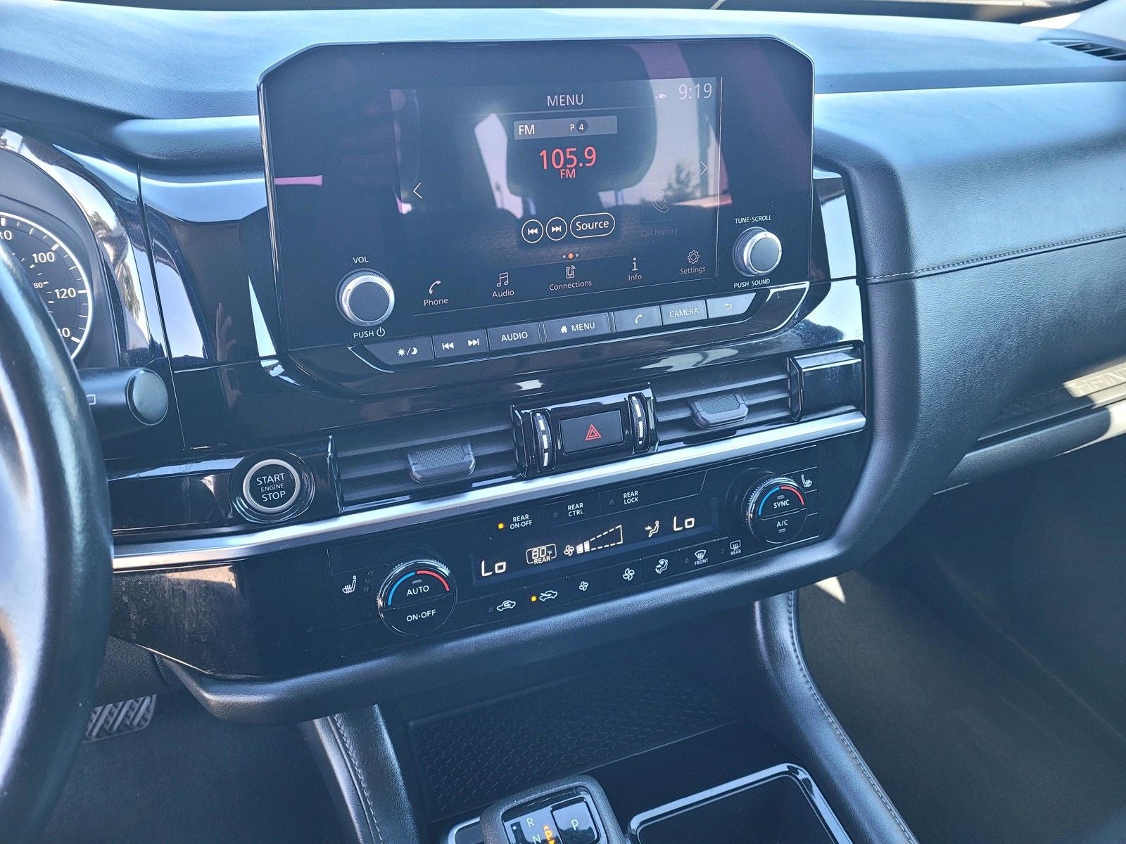 2023 Nissan Pathfinder SV