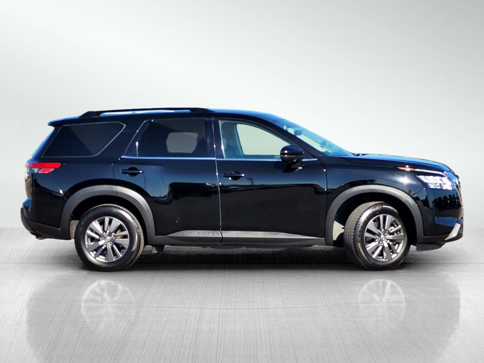 2023 Nissan Pathfinder SV