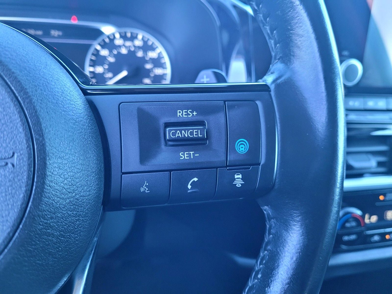 2023 Nissan Pathfinder SV