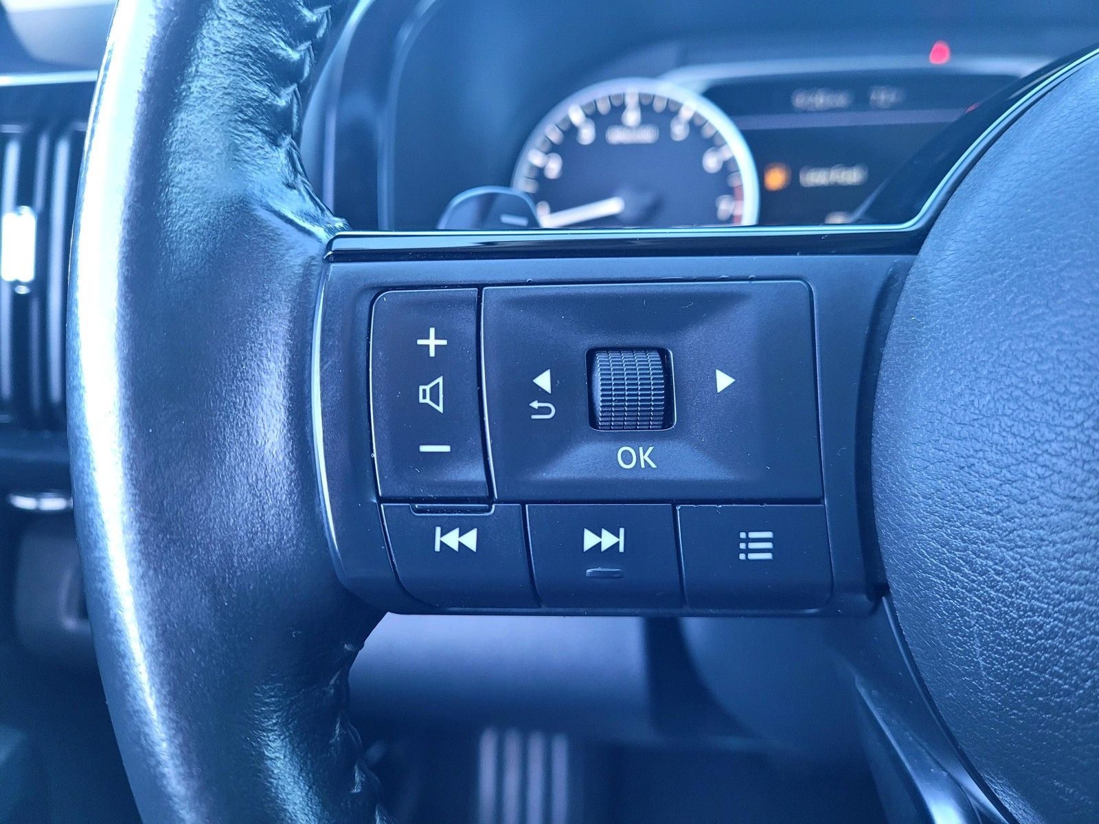 2023 Nissan Pathfinder SV