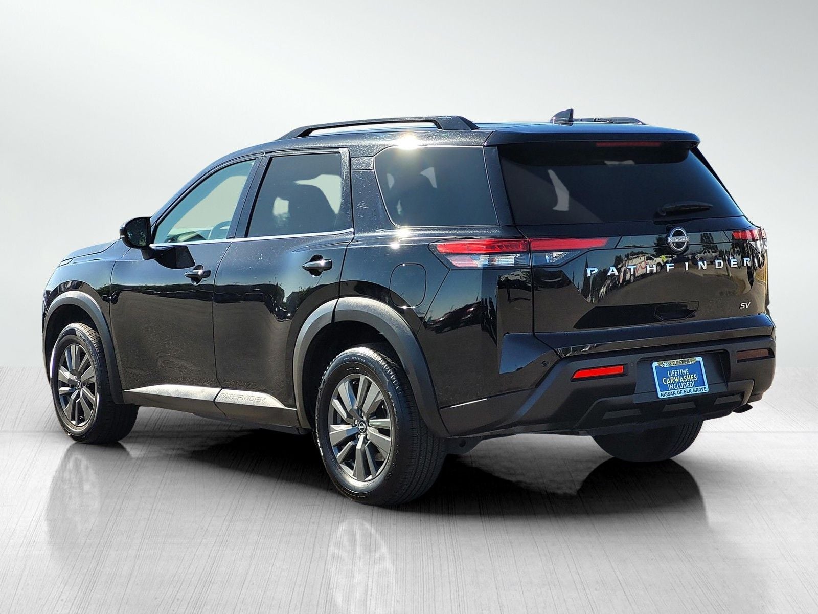 2023 Nissan Pathfinder SV