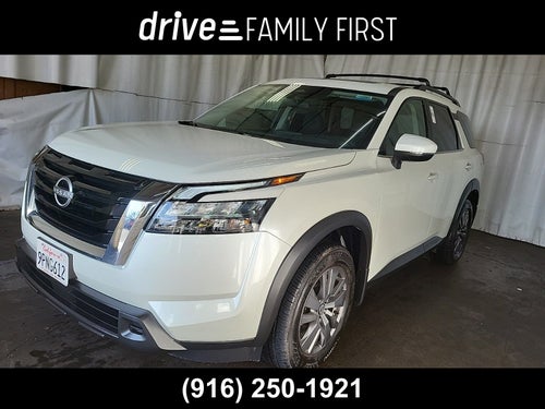 2024 Nissan Pathfinder SV