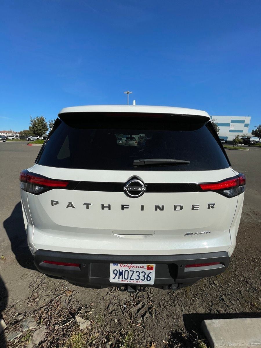 2024 Nissan Pathfinder SV