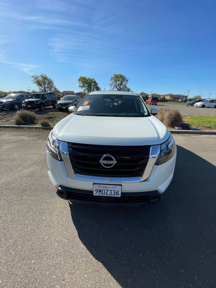 2024 Nissan Pathfinder SV