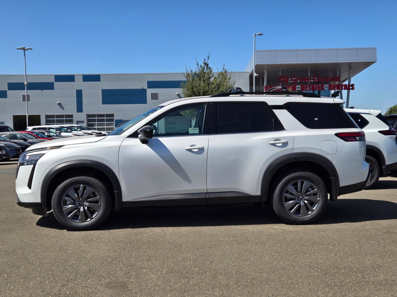 2026 Nissan Pathfinder SV