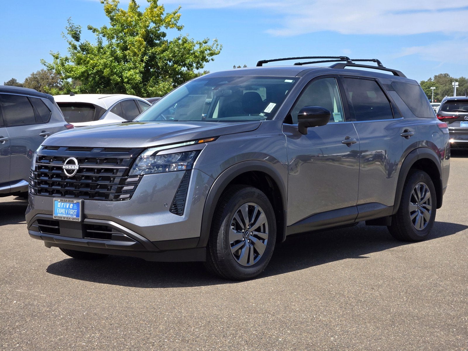 2026 Nissan Pathfinder SV