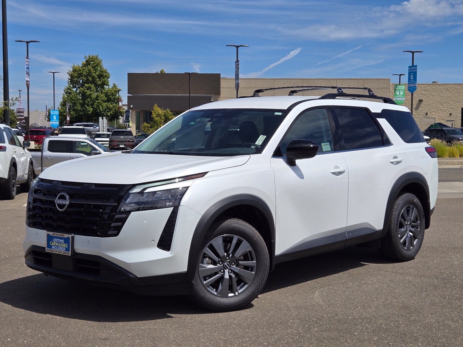 2026 Nissan Pathfinder SV