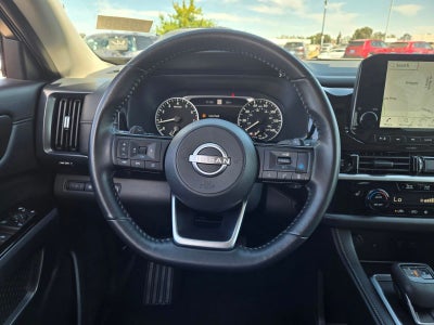 2025 Nissan Pathfinder SL