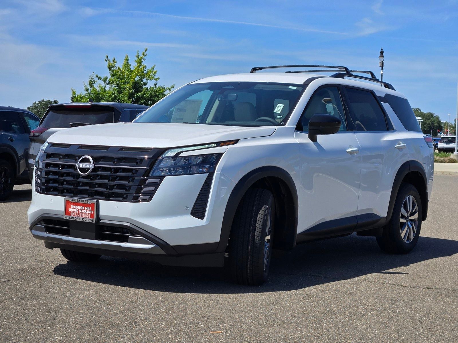 2026 Nissan Pathfinder SL