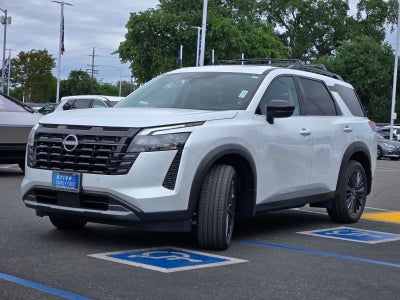 2026 Nissan Pathfinder SL