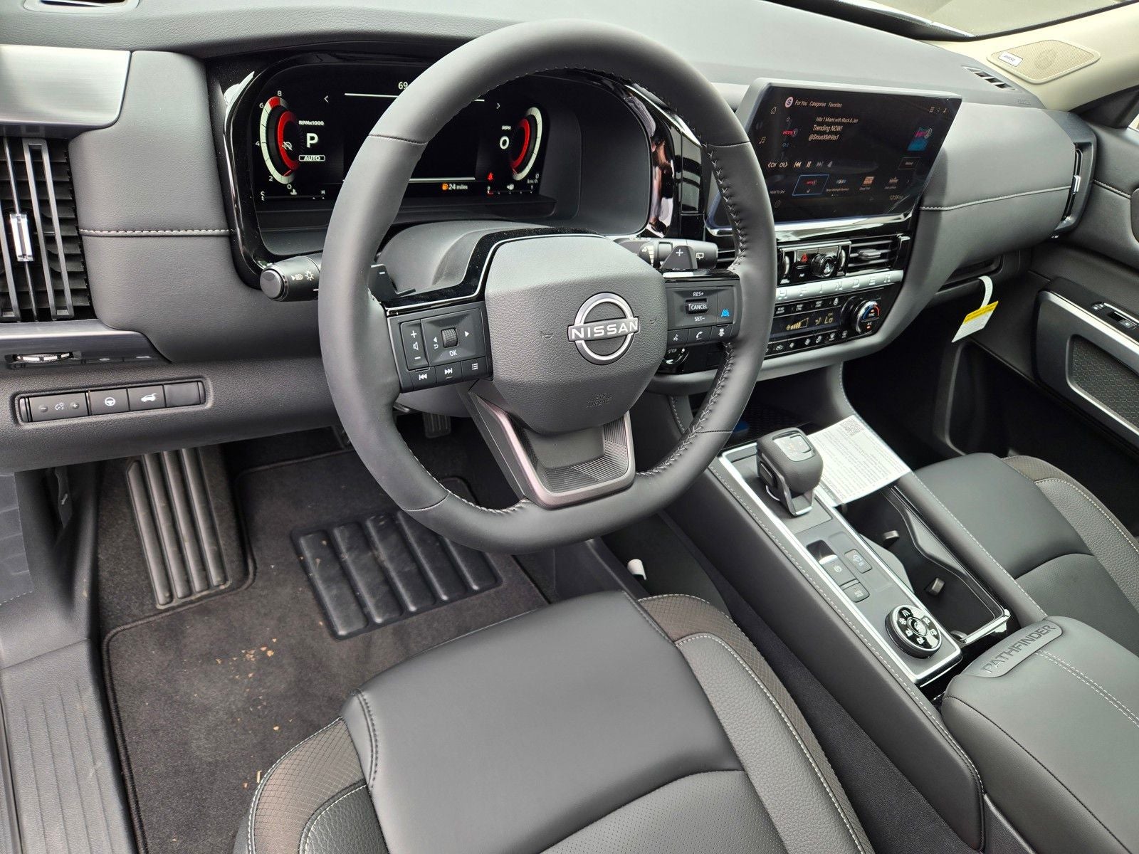 2026 Nissan Pathfinder SL
