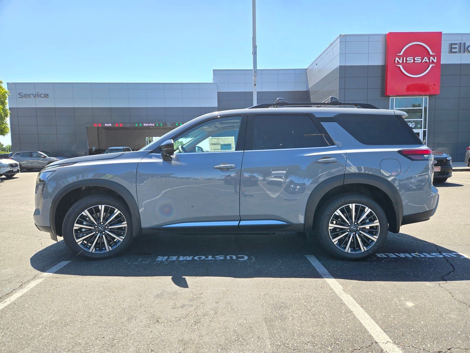 2026 Nissan Pathfinder Platinum