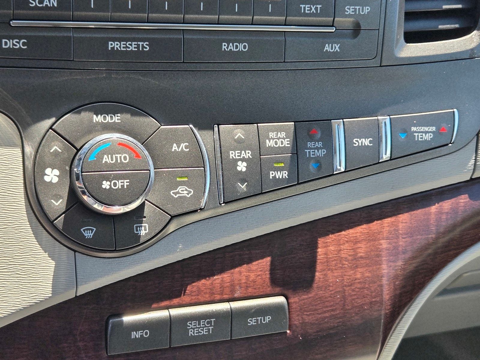 2011 Toyota Sienna XLE