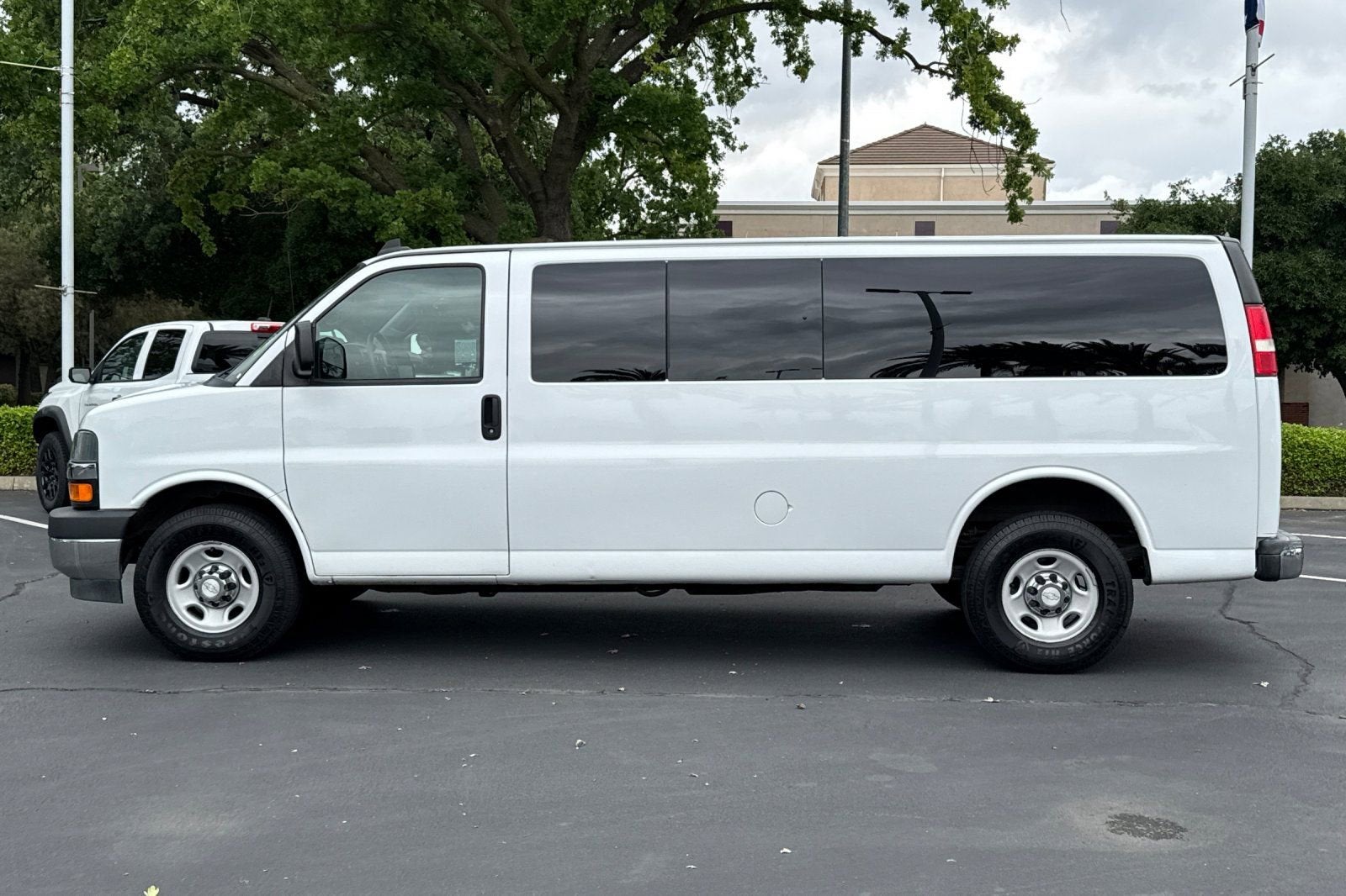 2017 Chevrolet Express Passenger 3500 LT