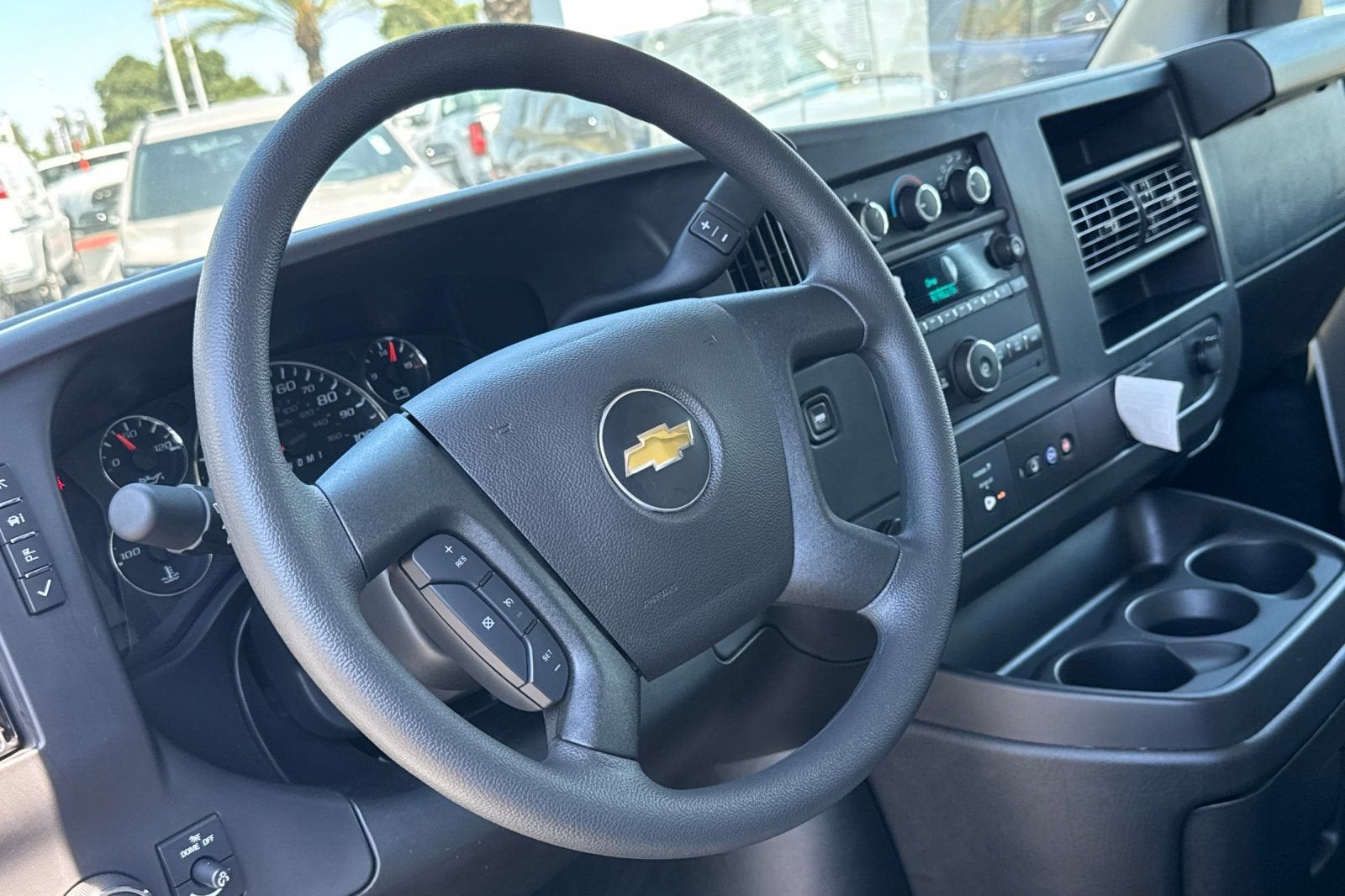 2025 Chevrolet Express Cutaway 3500 1WT