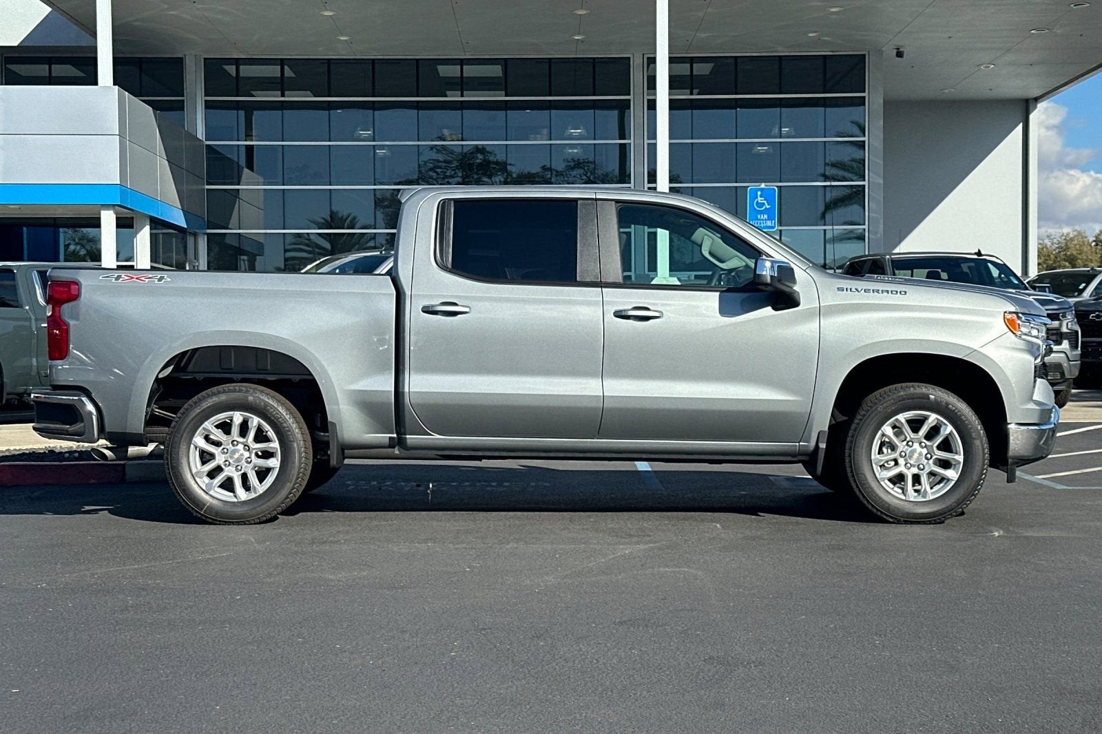 2026 Chevrolet Silverado 1500 LT (2FL)