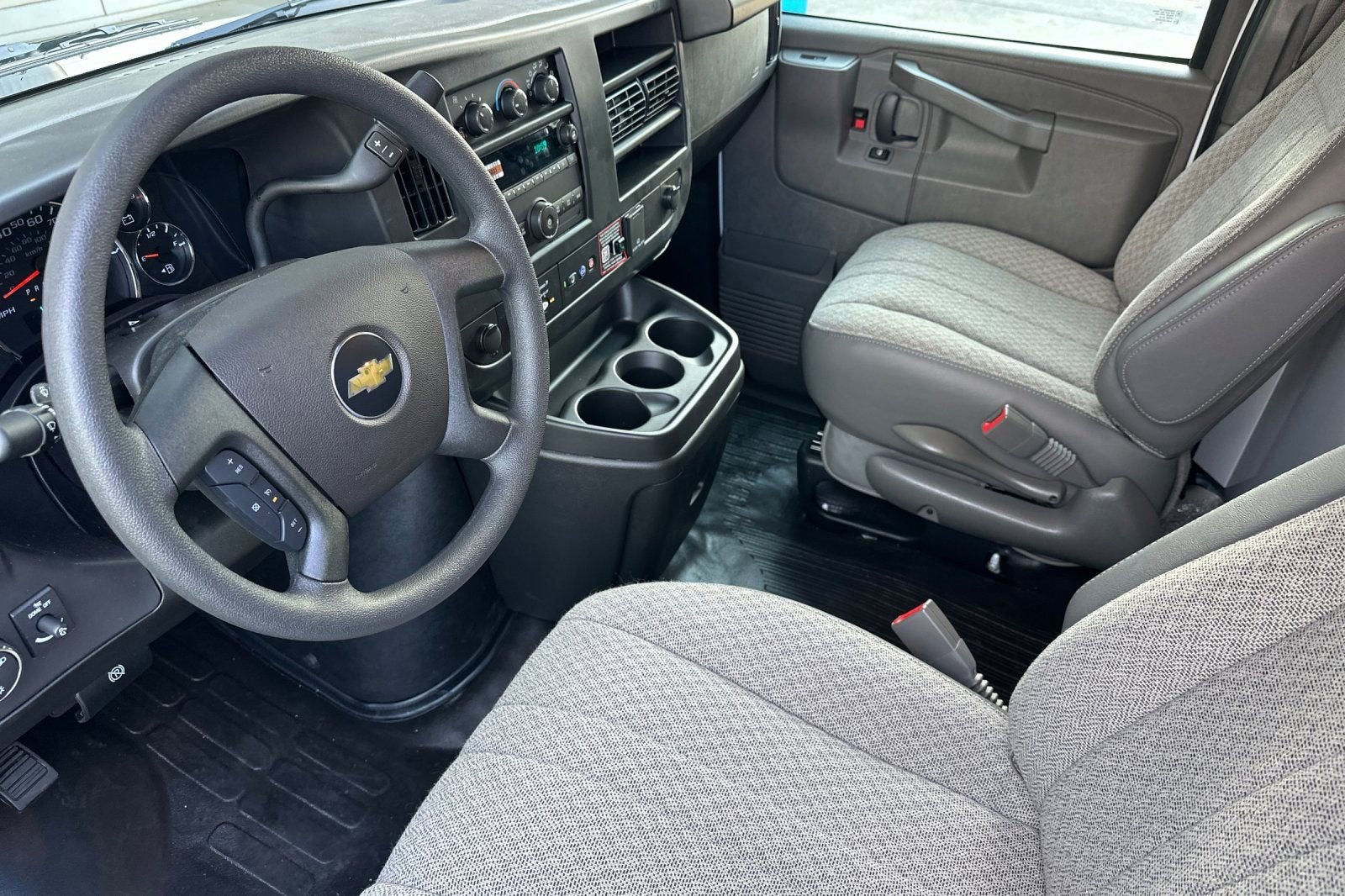 2025 Chevrolet Express Cargo 2500 WT