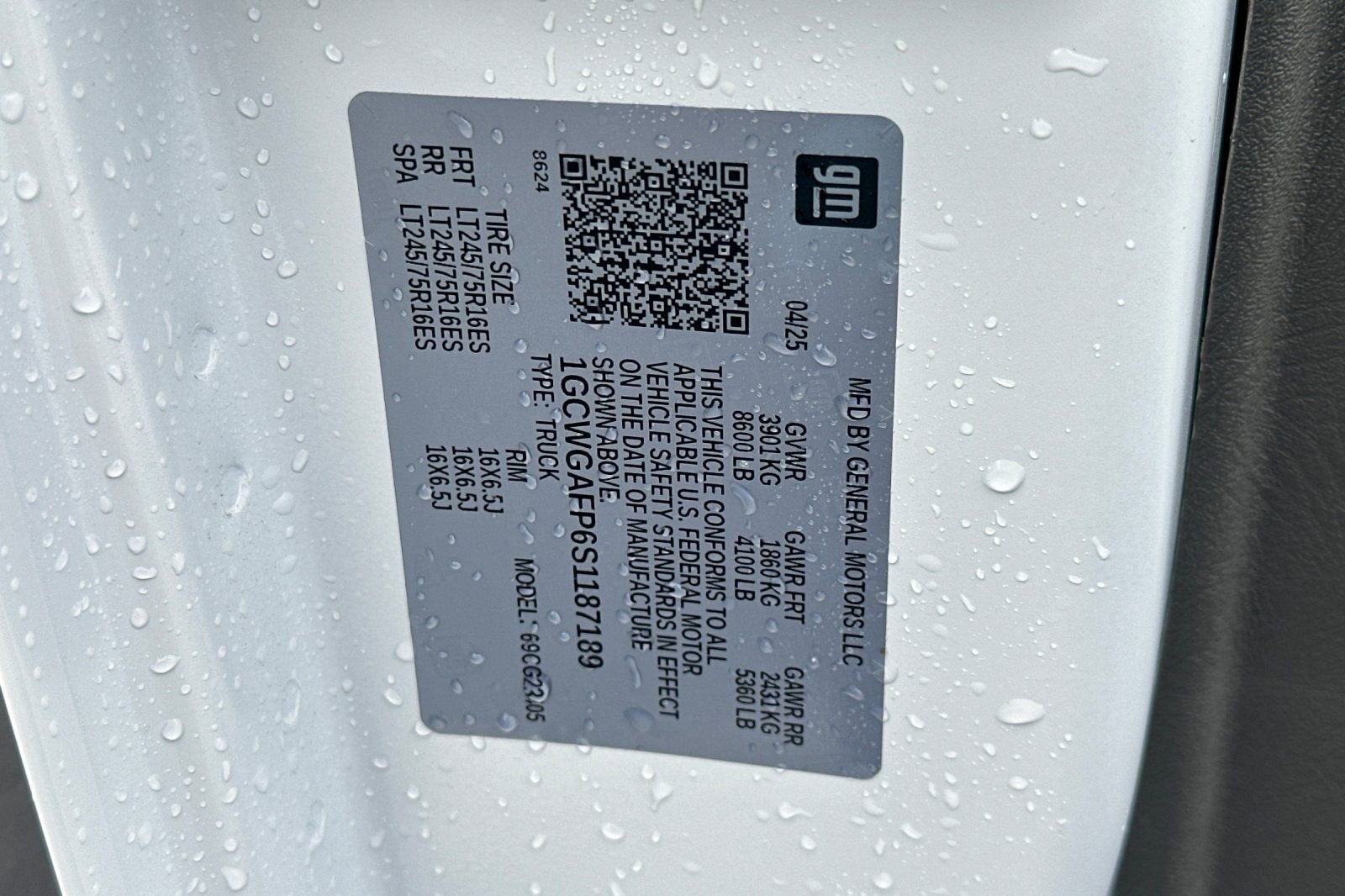 2025 Chevrolet Express Cargo WT