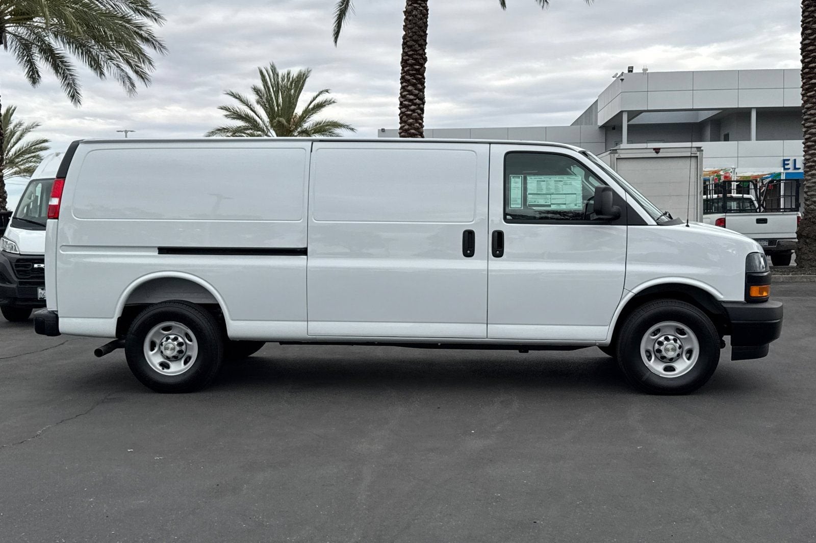 2026 Chevrolet Express Cargo 1WT