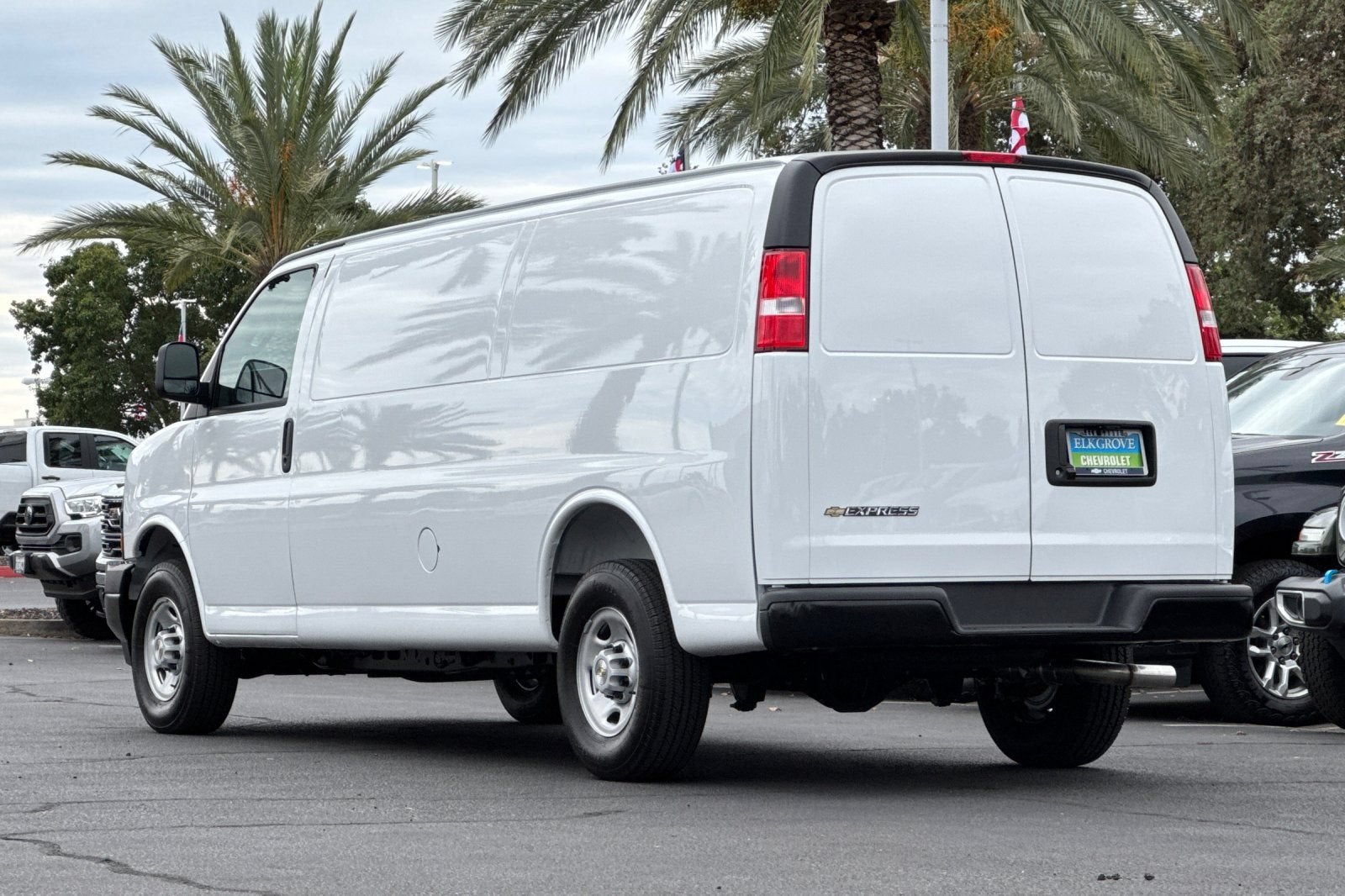 2026 Chevrolet Express Cargo 1WT
