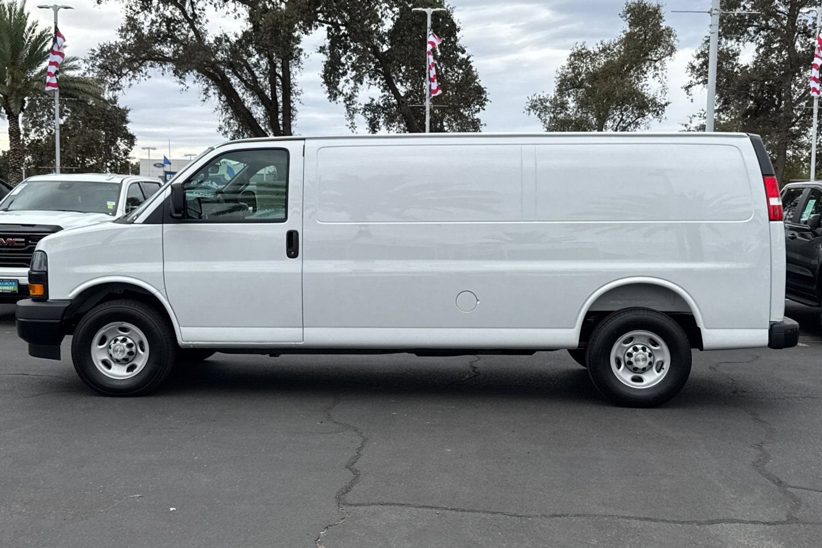 2026 Chevrolet Express Cargo 1WT