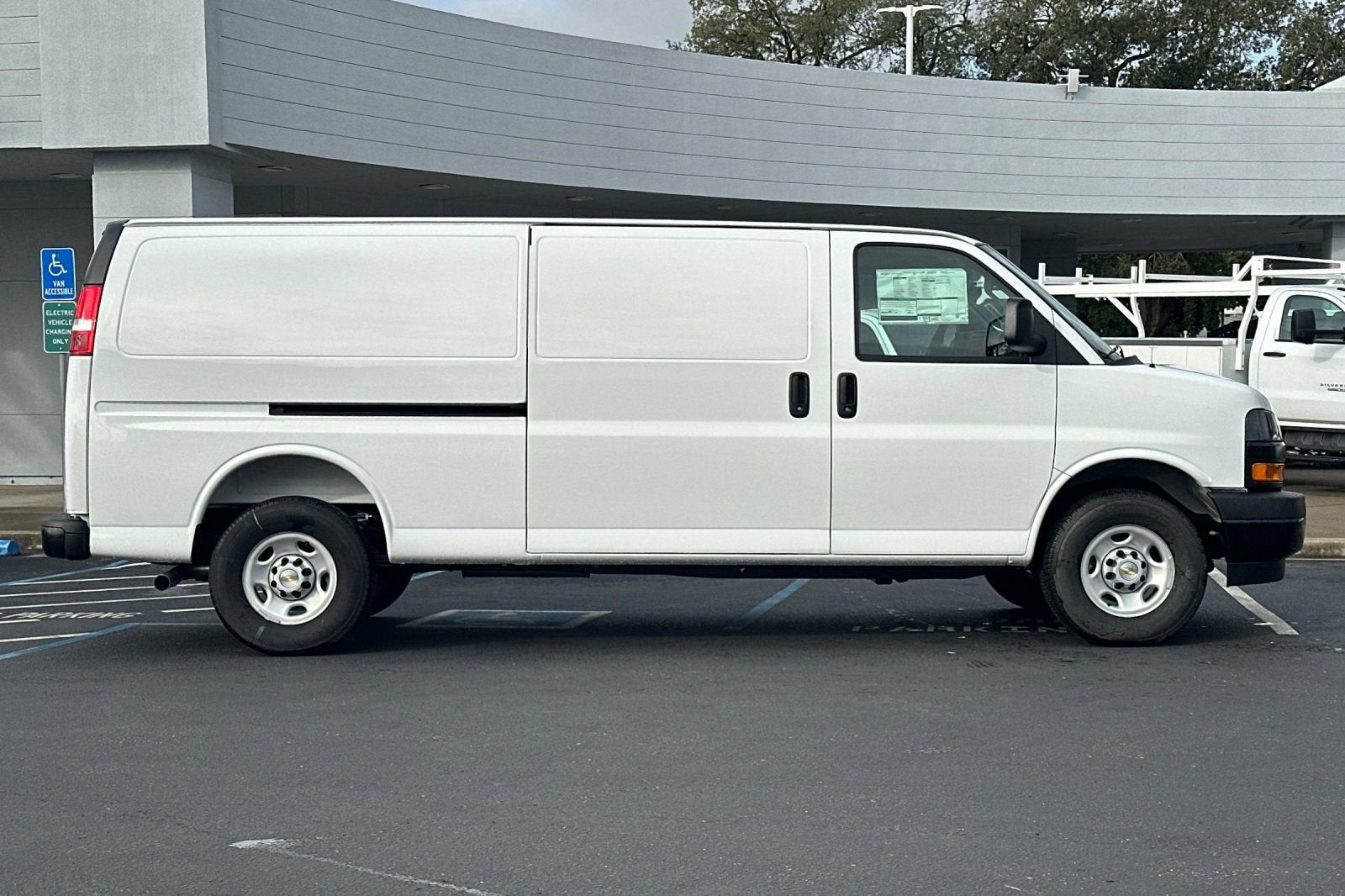 2025 Chevrolet Express Cargo 2500 WT