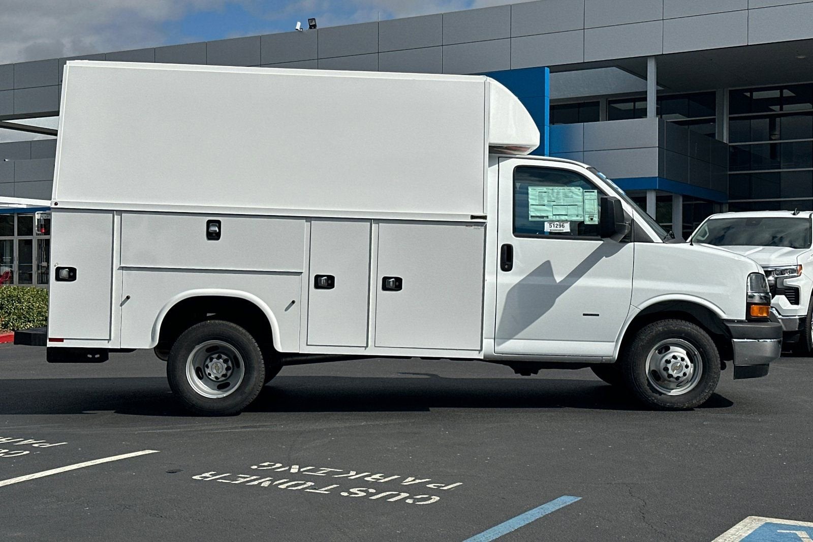 2024 Chevrolet Express Cutaway 3500 1WT
