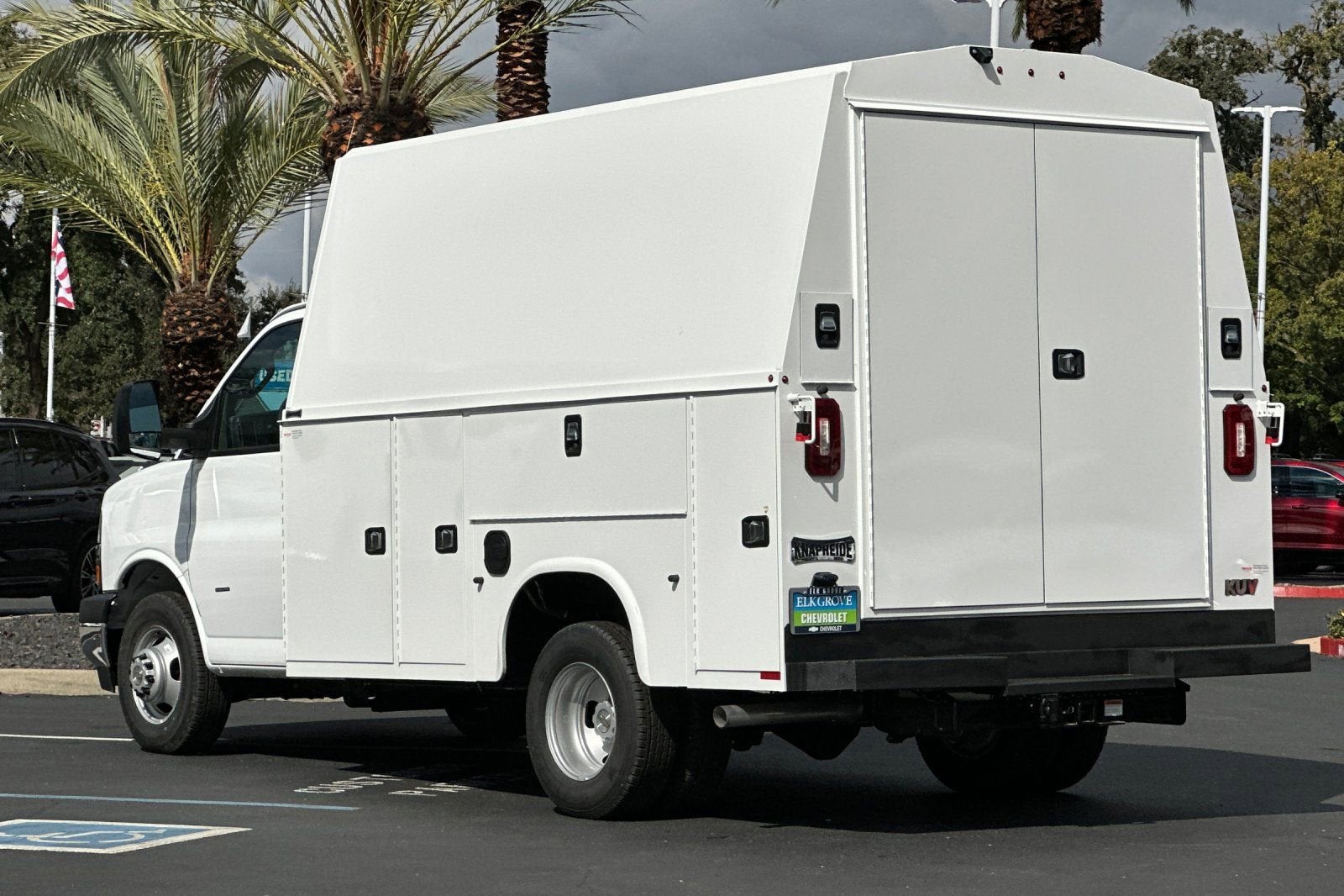 2024 Chevrolet Express Cutaway 3500 1WT