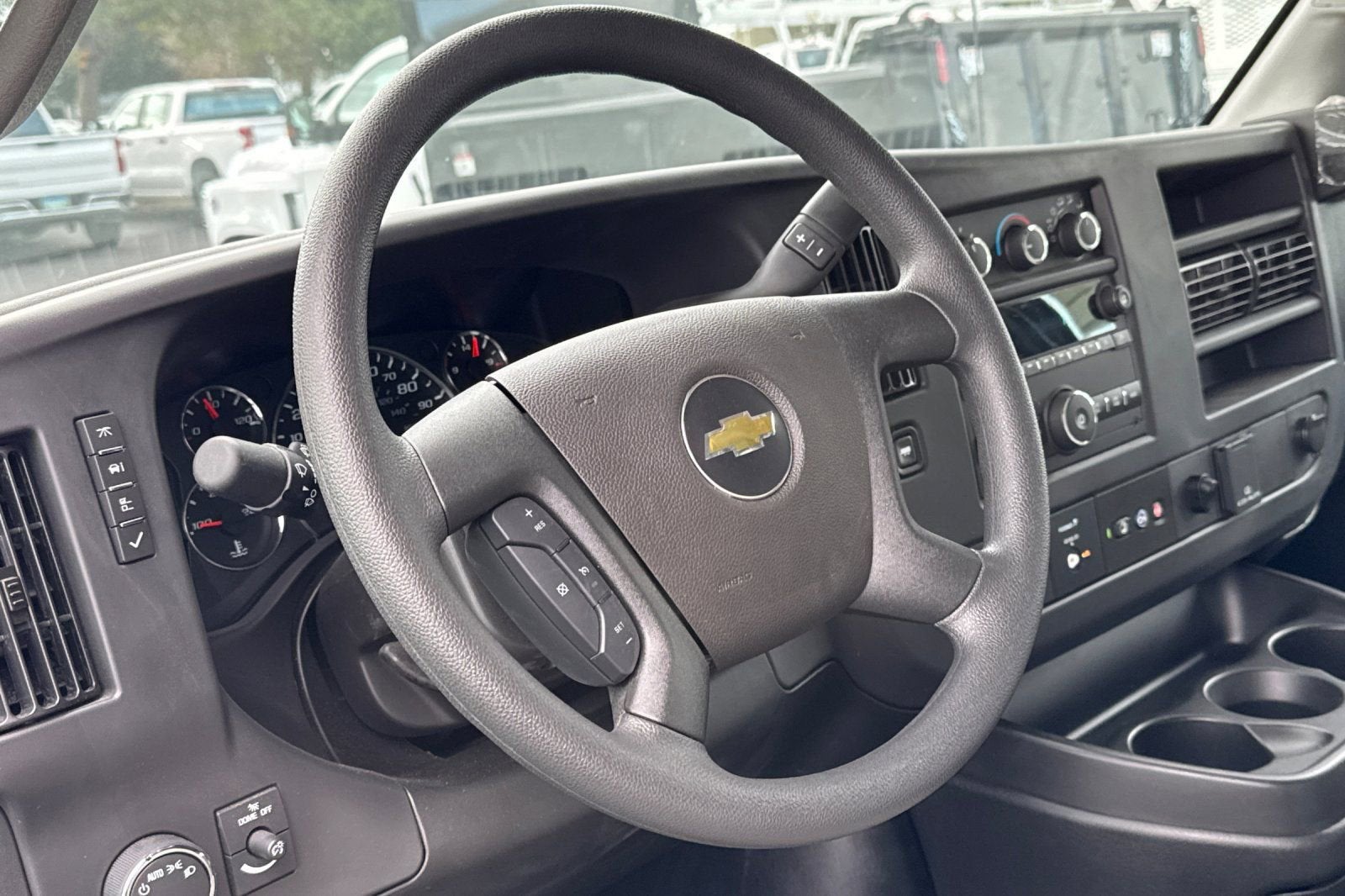 2024 Chevrolet Express Cutaway 3500 1WT