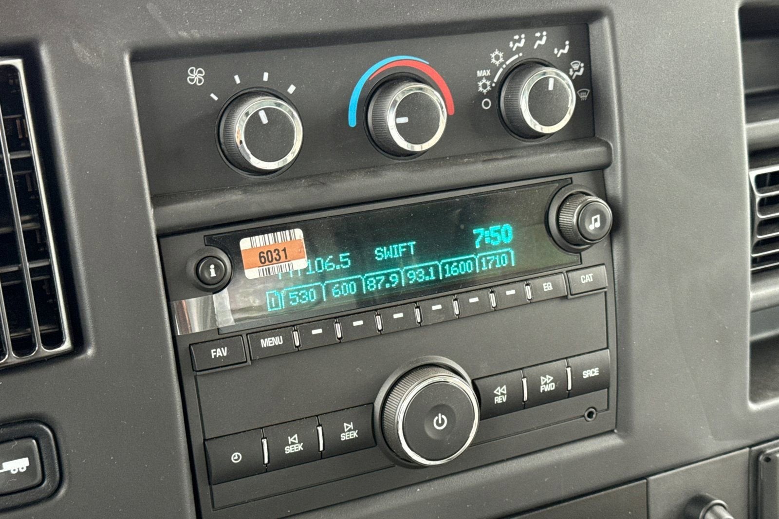 2024 Chevrolet Express Cutaway 3500 1WT