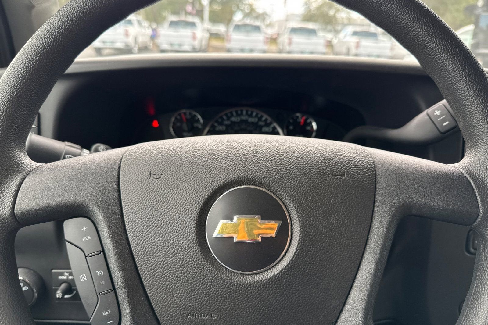 2024 Chevrolet Express Cutaway 3500 1WT