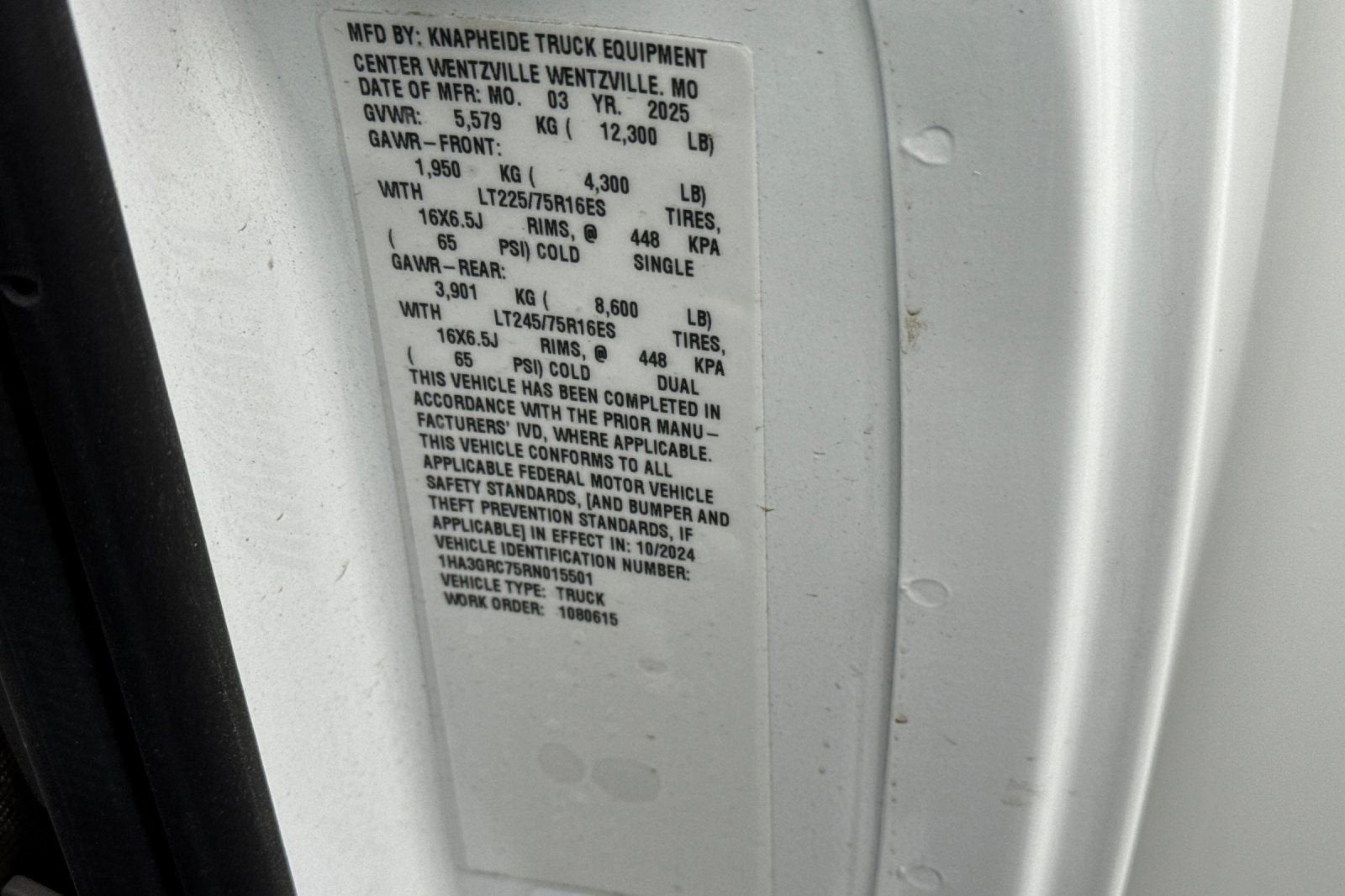 2024 Chevrolet Express Cutaway 3500 1WT