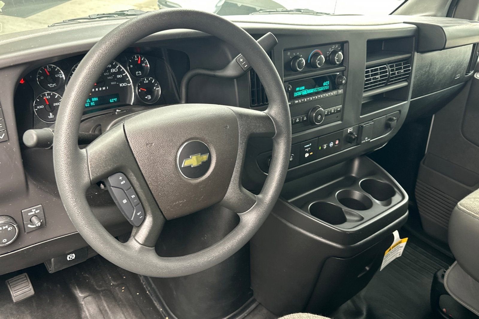 2024 Chevrolet Express Cutaway 3500 1WT