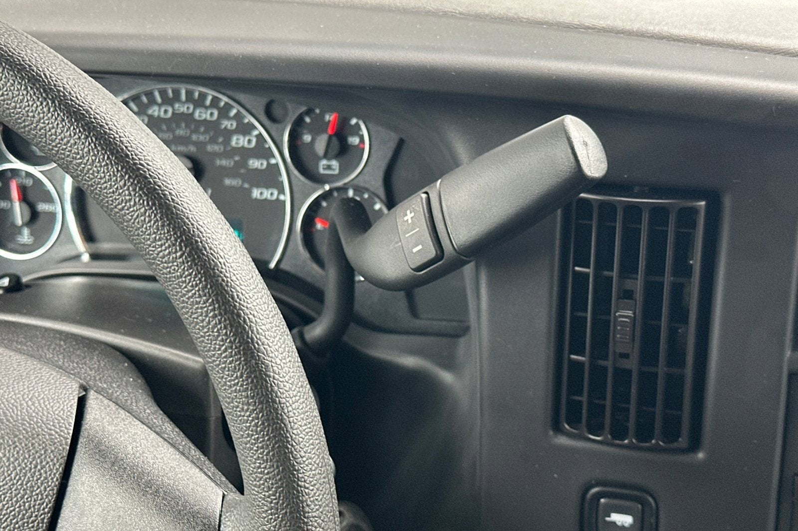 2024 Chevrolet Express Cutaway 3500 1WT