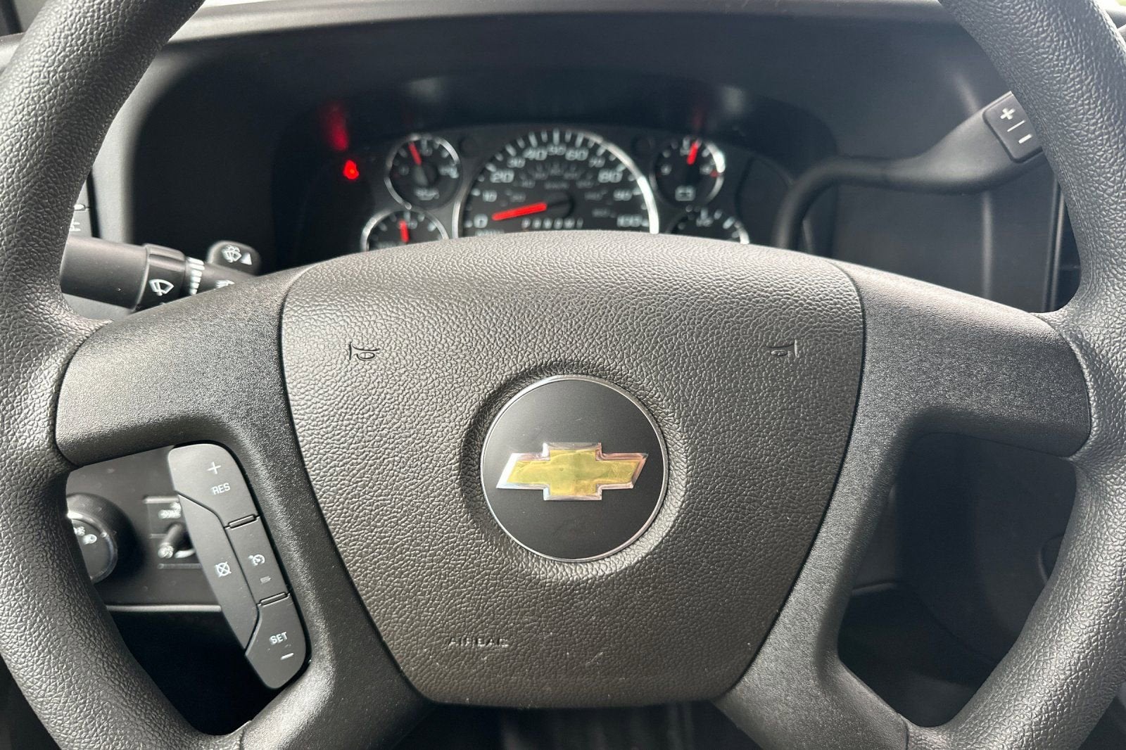 2024 Chevrolet Express Cutaway 3500 1WT