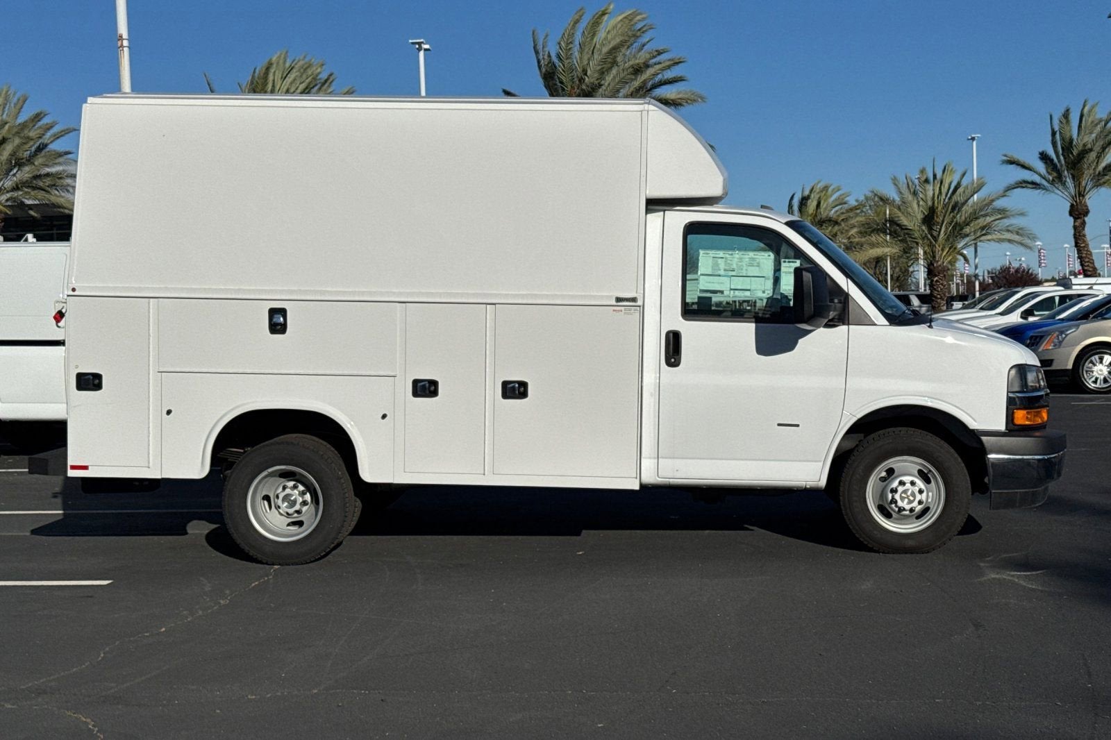 2024 Chevrolet Express Cutaway 3500 1WT