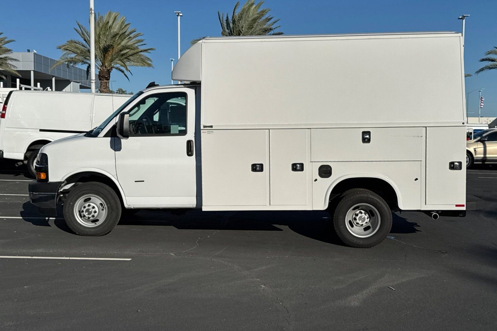 2024 Chevrolet Express Cutaway 3500 1WT