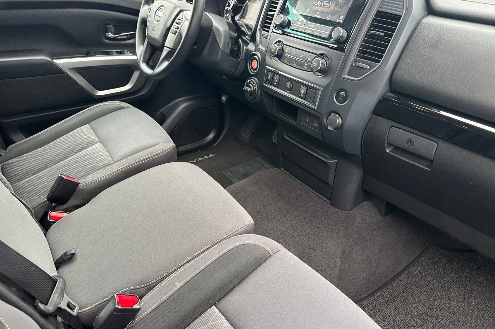 2022 Nissan Titan SV