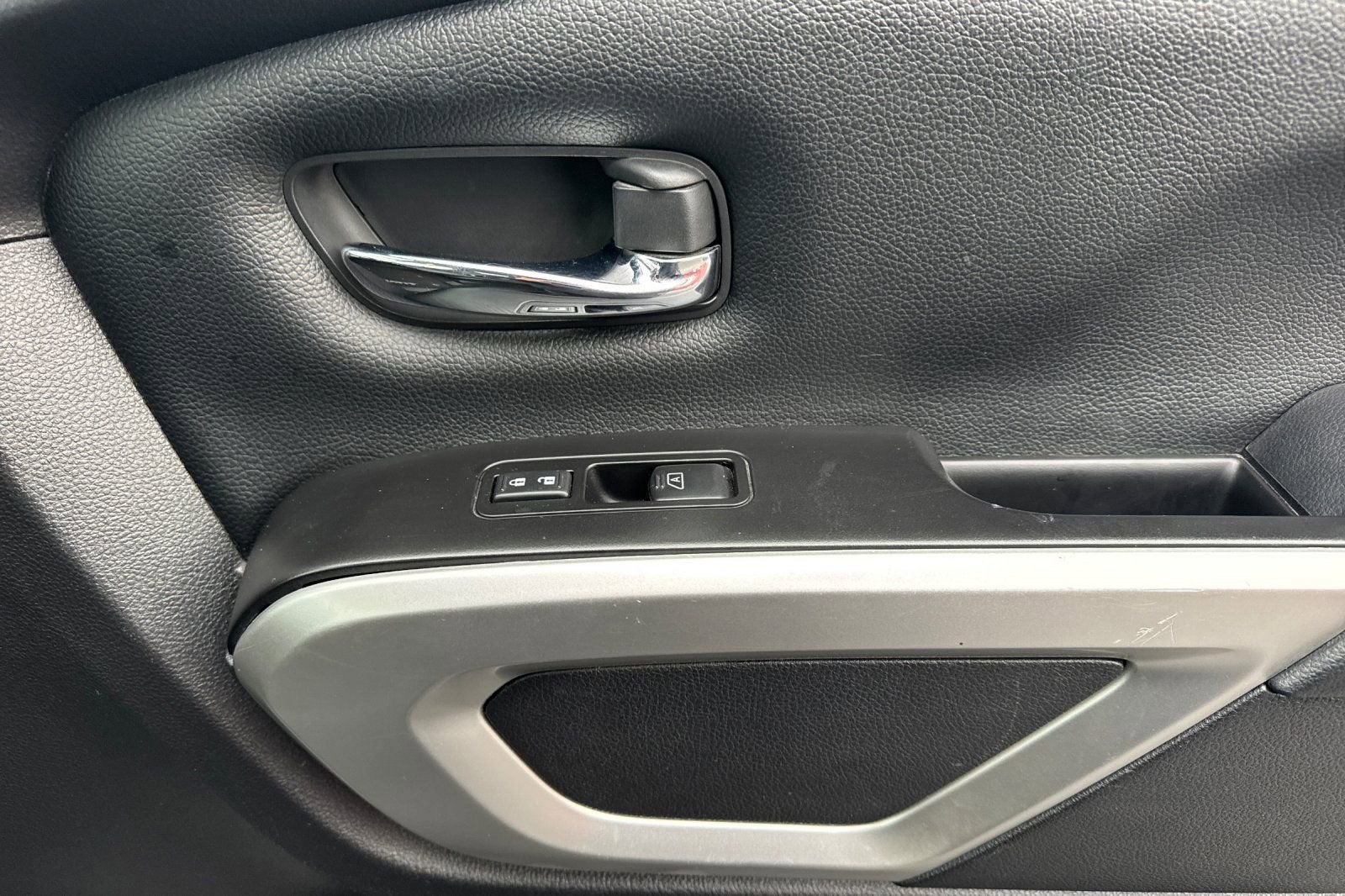 2022 Nissan Titan SV