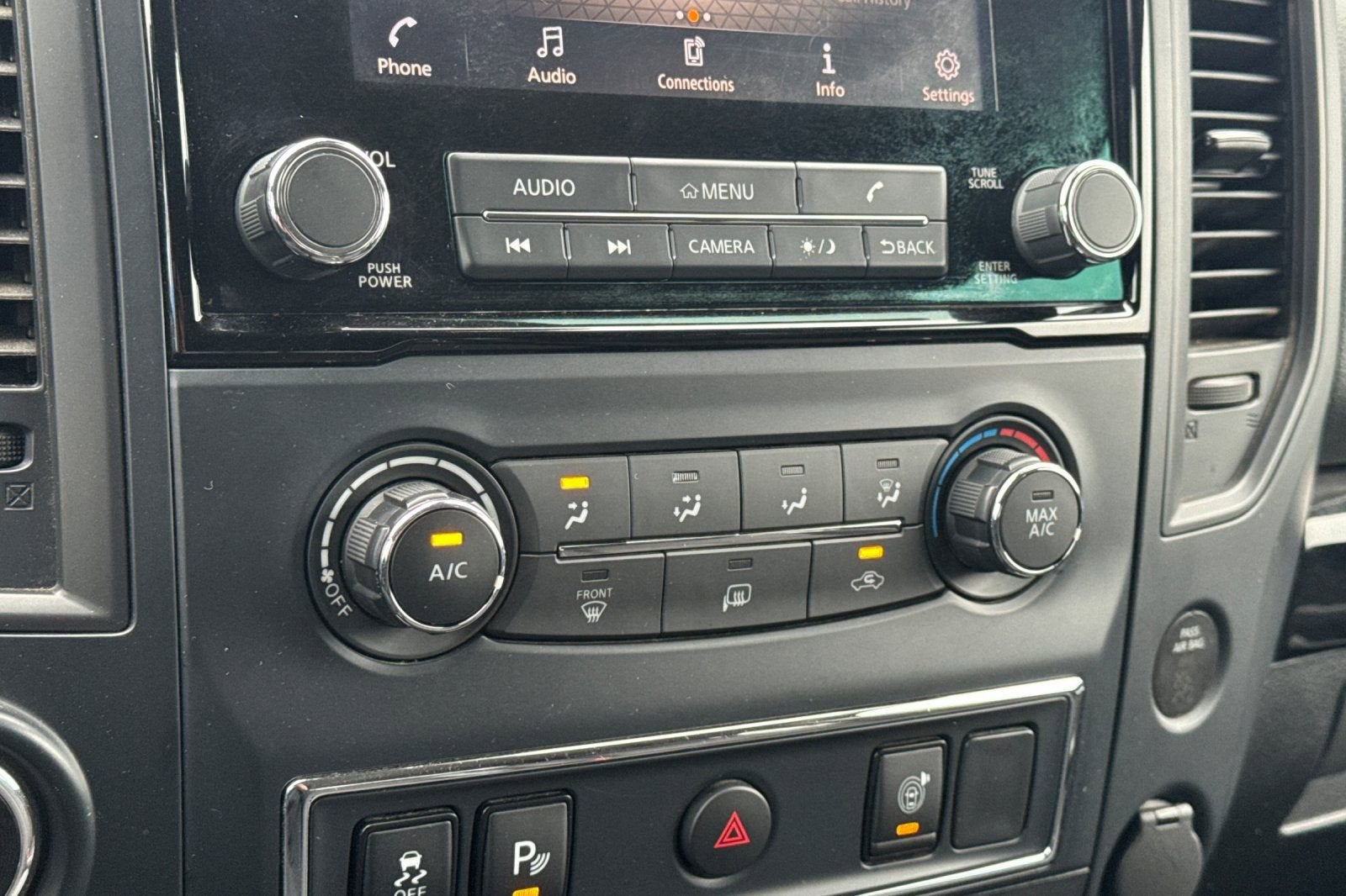 2022 Nissan Titan SV