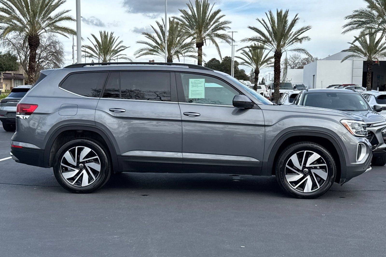 2025 Volkswagen Atlas 2.0T SE w/Technology