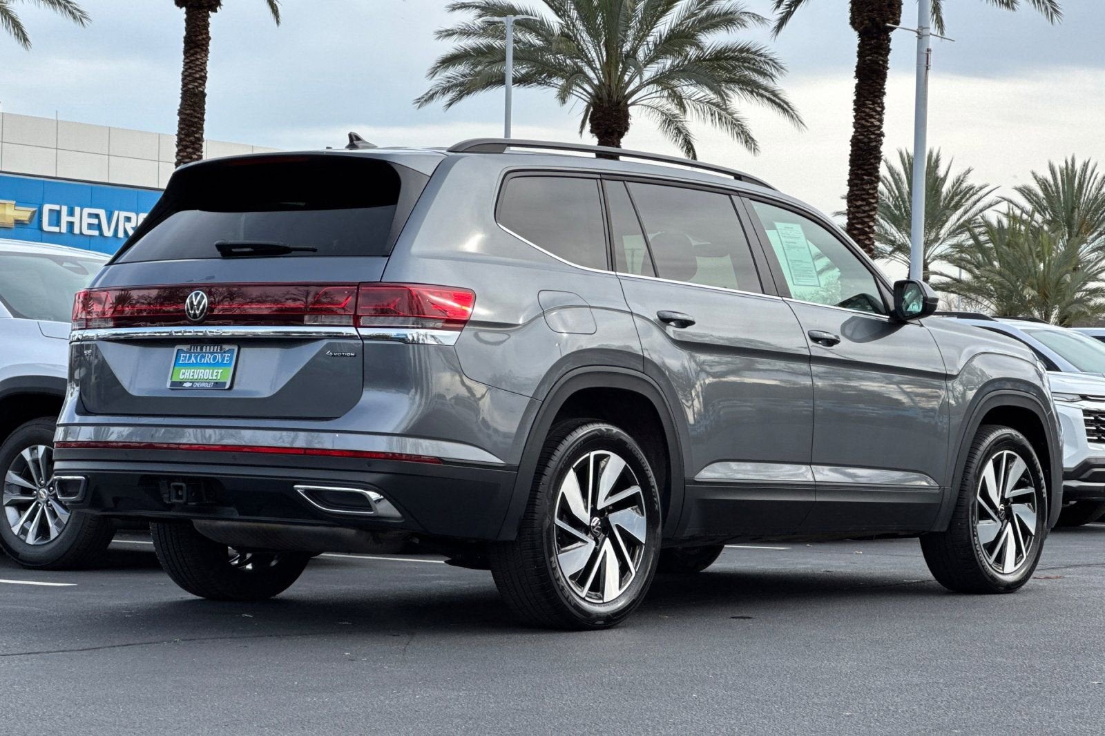 2025 Volkswagen Atlas 2.0T SE w/Technology