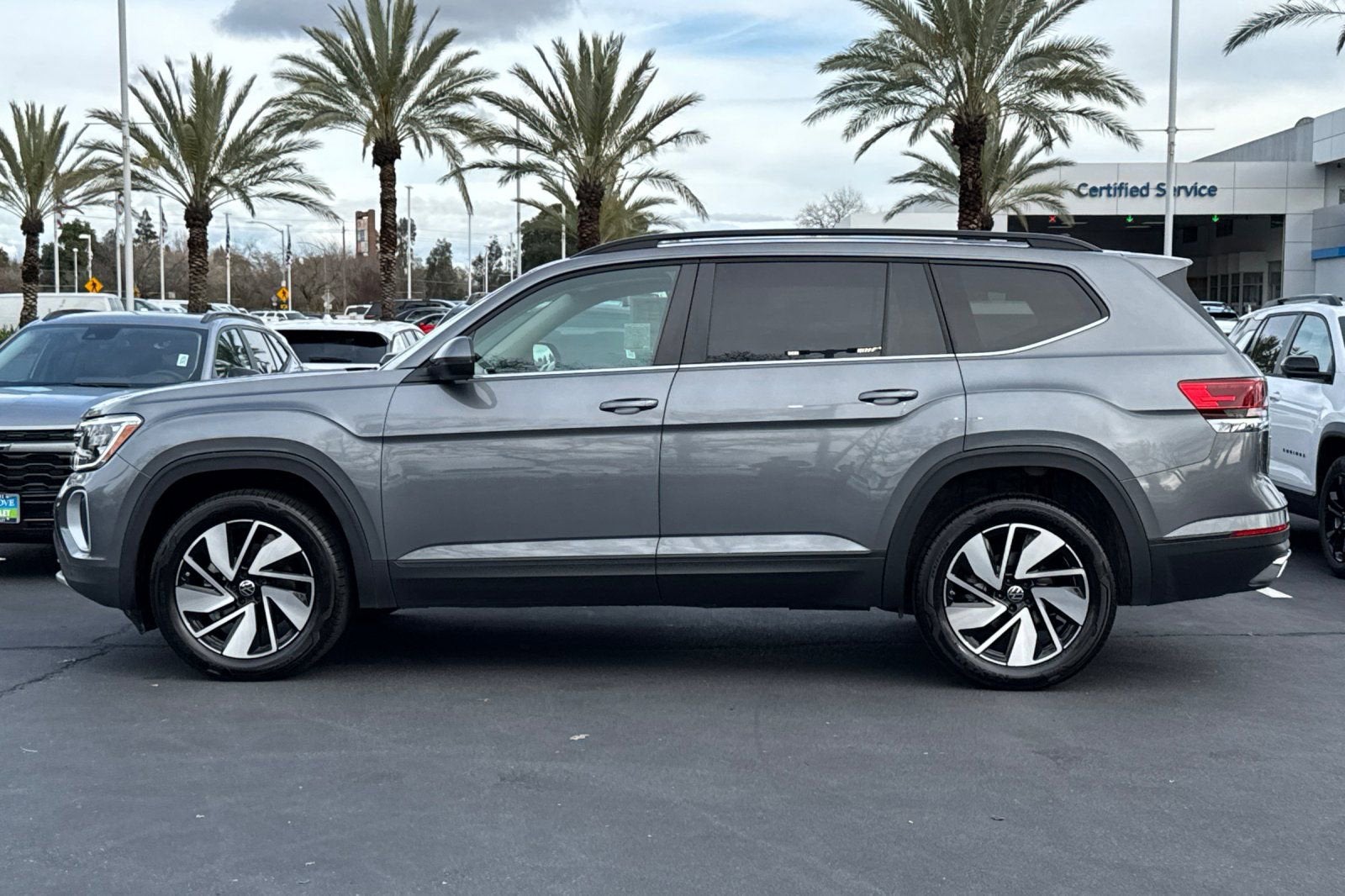 2025 Volkswagen Atlas 2.0T SE w/Technology