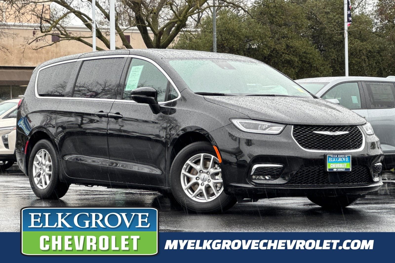 2025 Chrysler Pacifica Select