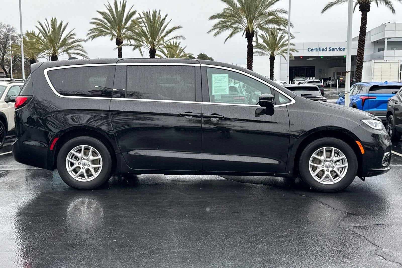 2025 Chrysler Pacifica Select