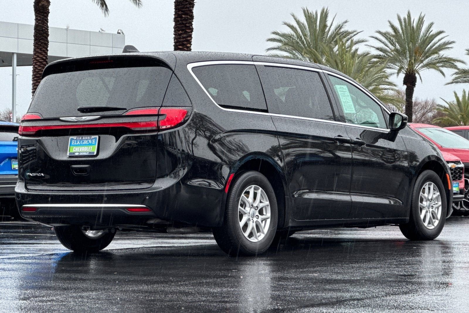 2025 Chrysler Pacifica Select