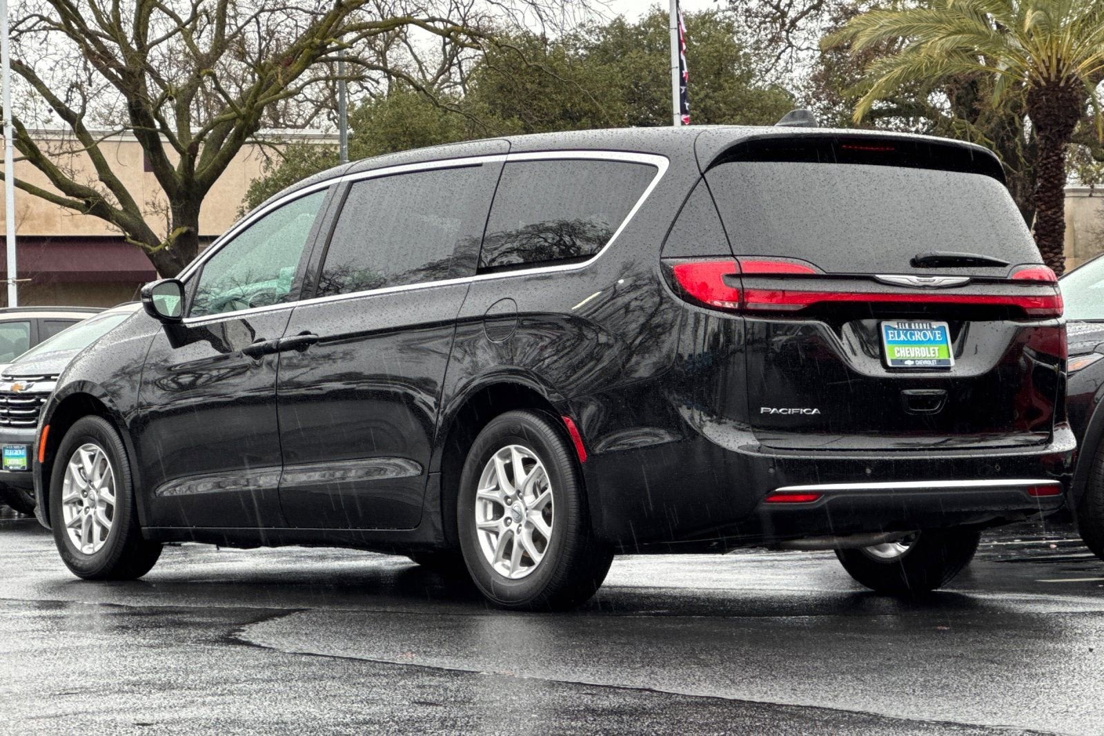2025 Chrysler Pacifica Select